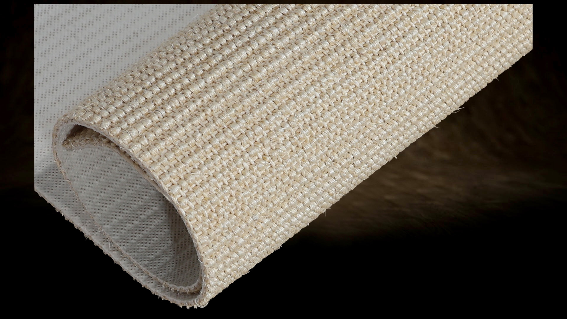 Sisal mat approximately 6 mm thick with visible latex backing. Adequate thickness and a reinforced underside increase the material's resistance to intensive use by a cat.Sisal mat approximately 6 mm thick with visible latex backing. Adequate thickness and a reinforced underside increase the material's resistance to intensive use by a cat.Sisal mat approximately 6 mm thick with visible latex backing. Adequate thickness and a reinforced underside increase the material's resistance to intensive use by a cat.