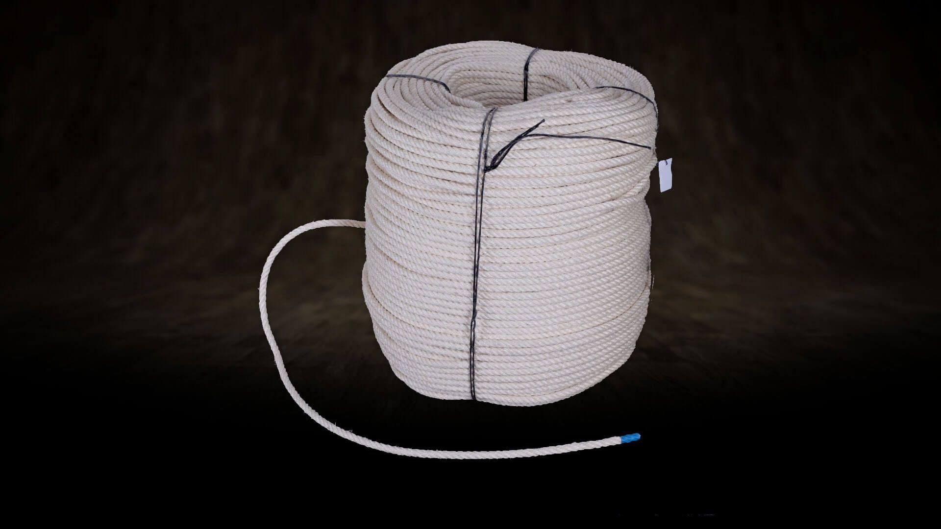 Four-strand sisal rope, 12 mm in diameter, used for wrapping cat-tree posts.Four-strand sisal rope, 12 mm in diameter, used for wrapping cat-tree posts.Four-strand sisal rope, 12 mm in diameter, used for wrapping cat-tree posts.