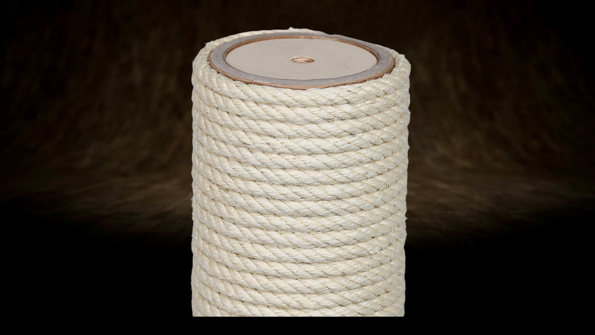 A finished sisal post - an even, tightly packed winding of strongly twisted rope provides a durable scratching surface.A finished sisal post - an even, tightly packed winding of strongly twisted rope provides a durable scratching surface.A finished sisal post - an even, tightly packed winding of strongly twisted rope provides a durable scratching surface.